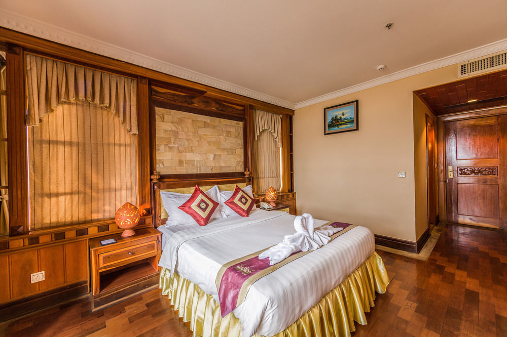 Blue River Hotel Phnom Pen Exterior foto