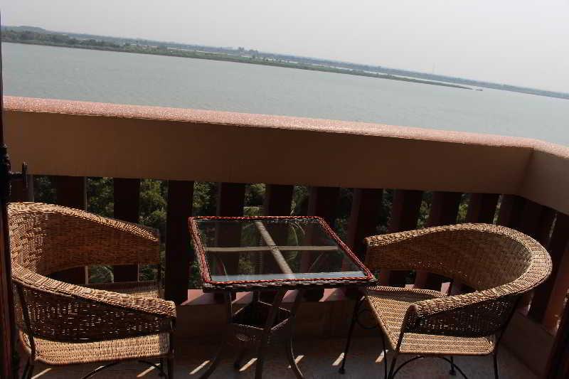 Blue River Hotel Phnom Pen Exterior foto