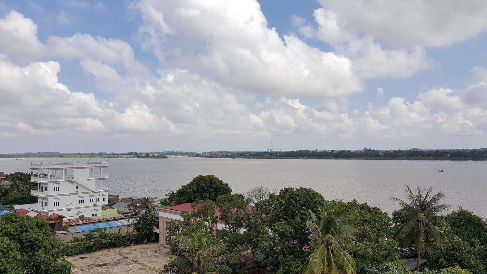 Blue River Hotel Phnom Pen Exterior foto