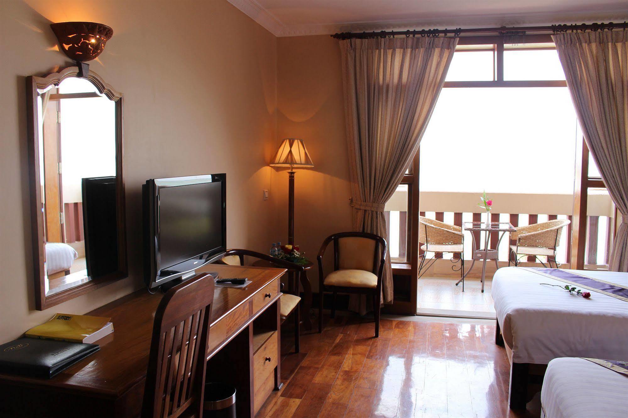 Blue River Hotel Phnom Pen Exterior foto