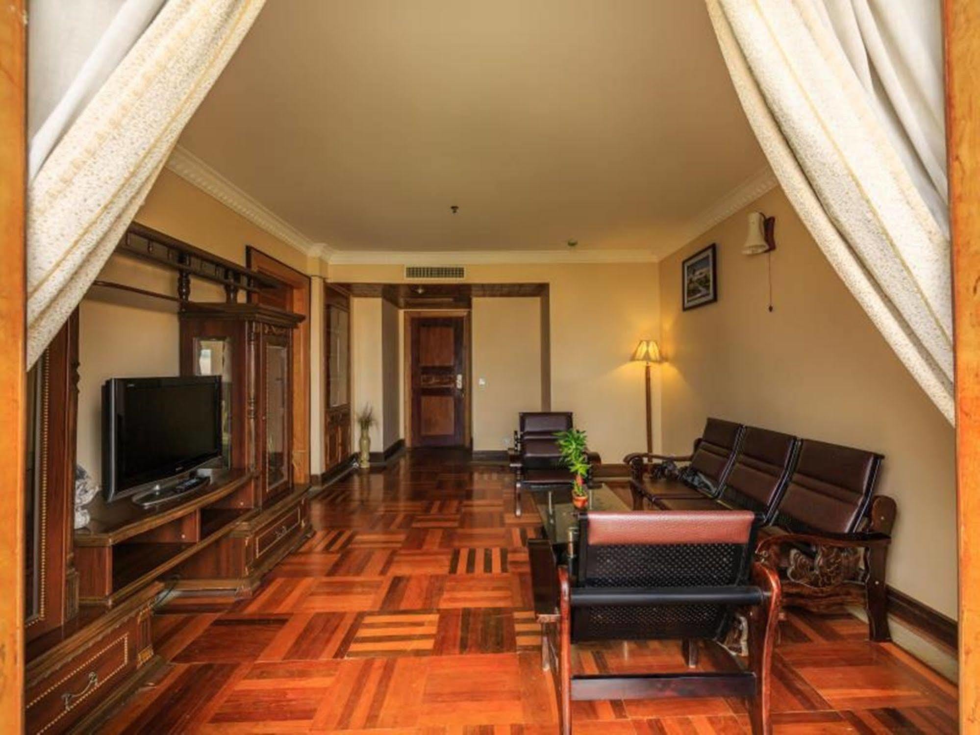 Blue River Hotel Phnom Pen Exterior foto