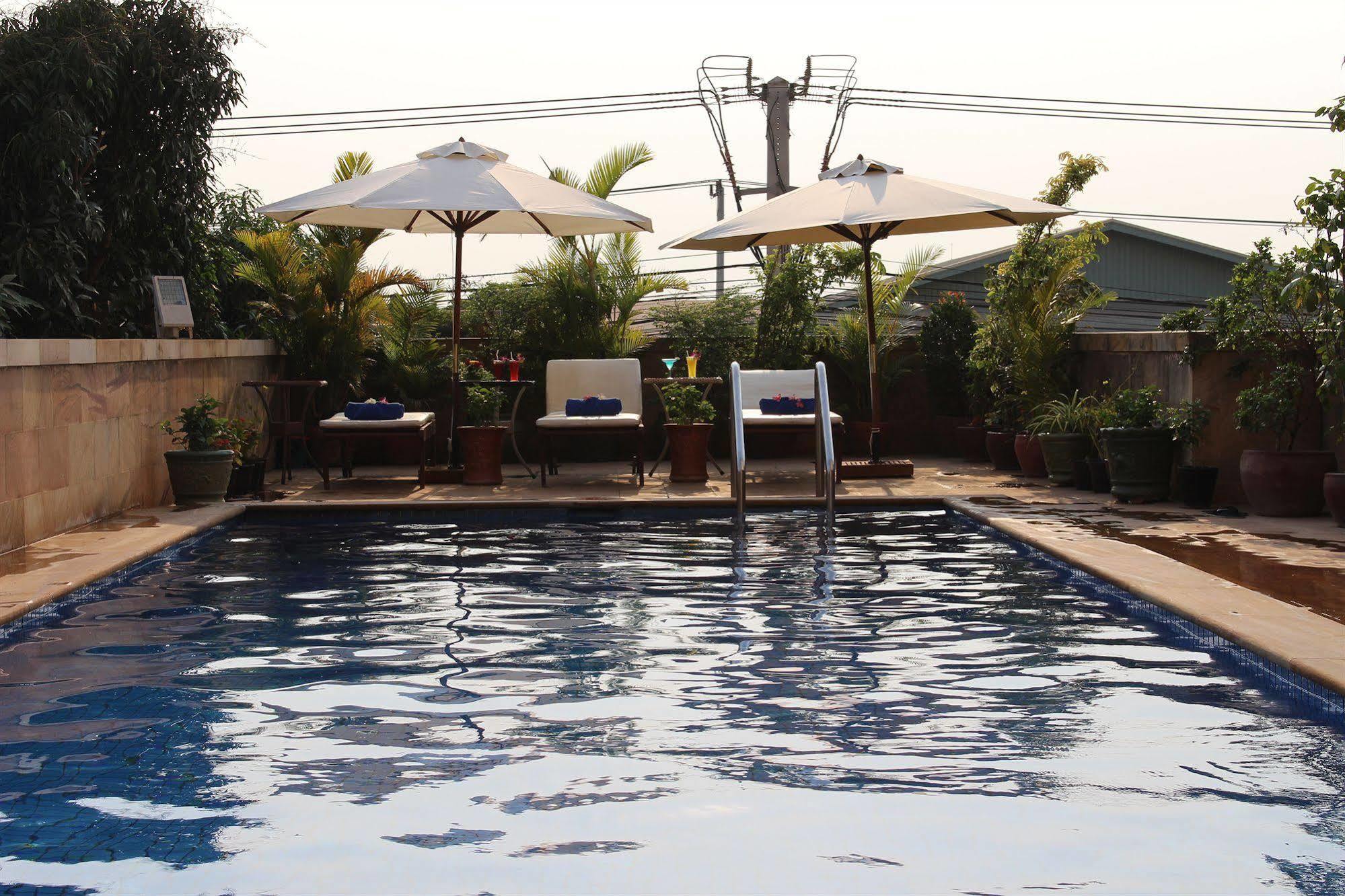 Blue River Hotel Phnom Pen Exterior foto
