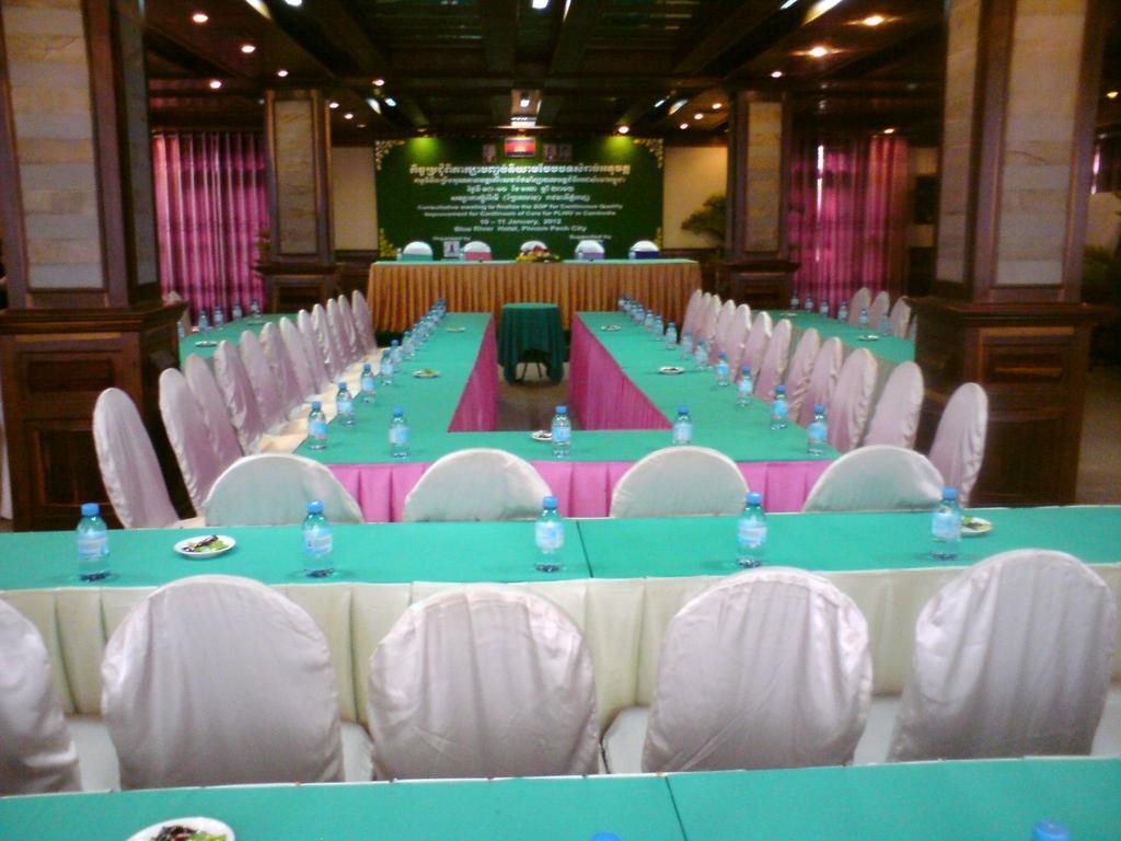 Blue River Hotel Phnom Pen Exterior foto